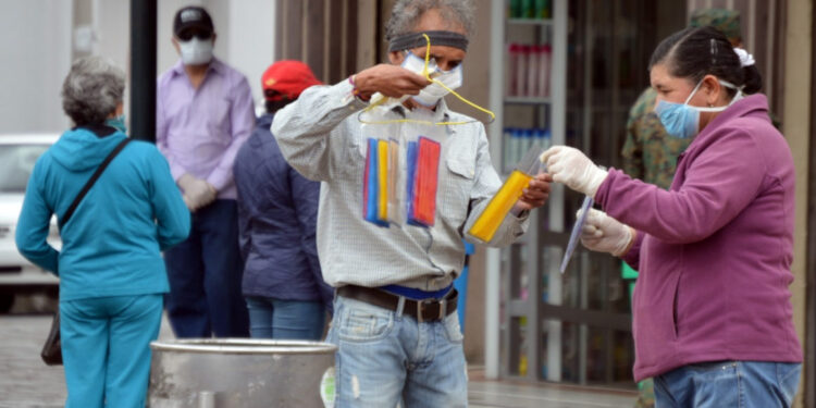 Ministerio de Educación resolvió el uso de mascarilla obligatoria en espacios cerrados de las instituciones