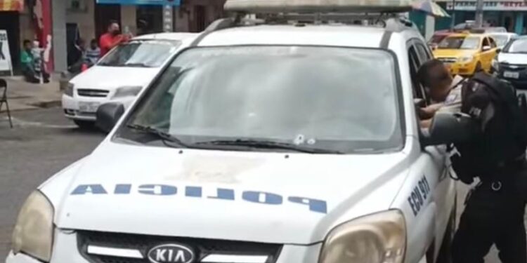 Policía resultó herido en el rostro en ataque armada
