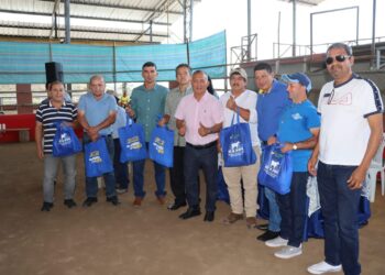 Insumos para desparasitación y plántulas de café entregó la Prefectura en Zaruma