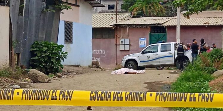 Sicarios se disfrazaron de estudiantes para victima a una persona
