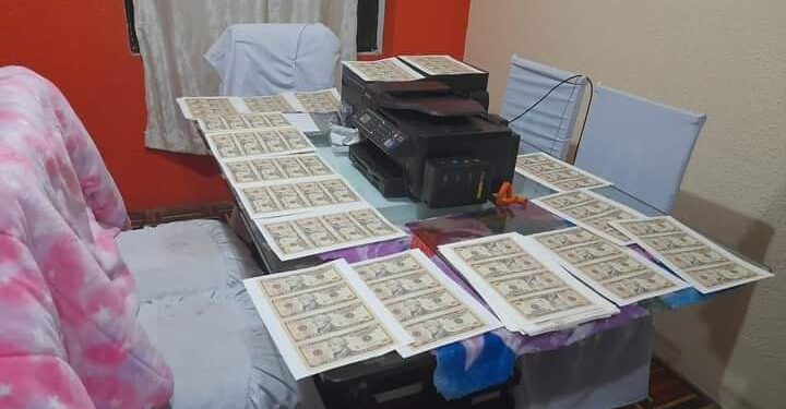 Detienen a presunto falsificador de billetes