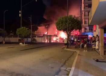 Varios locales del centro de Babahoyo se incendiaron