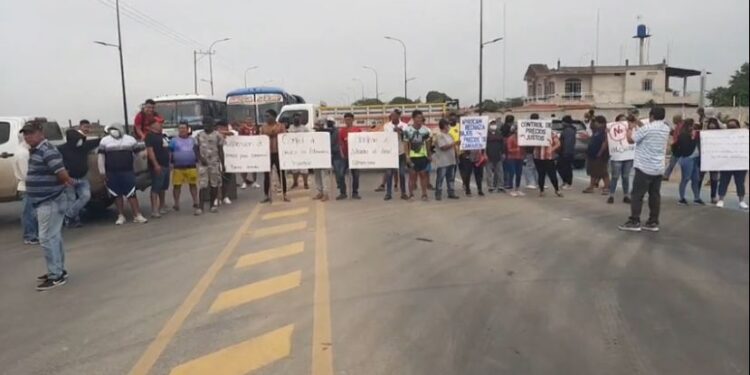 Sector camaronero cierra la vida a Puerto Jelí
