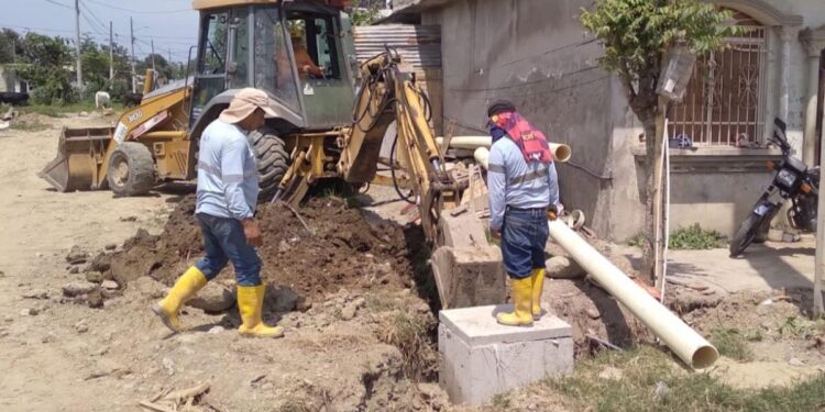 Instalan red terciaria de alcantarillado en el Barrio Washington García