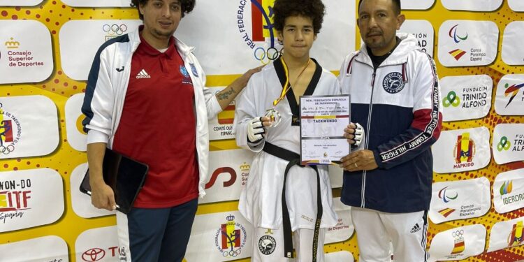 Klaython Fiallos Franco TAEKWONDISTA ORENSE PASEA SU CLASE EN EUROPA