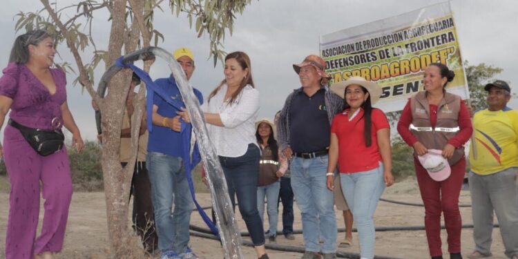 Prefectura entregó segundo pozo profundo en la parroquia Chacras