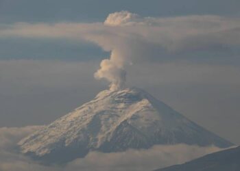 Geofísico sugiere activa vigilancia y prevención tras la reactivación del volcán Cotopaxi