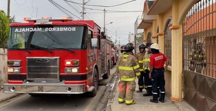 Varios enseres terminaron incinerados en una vivienda de la Florida Sector 5
