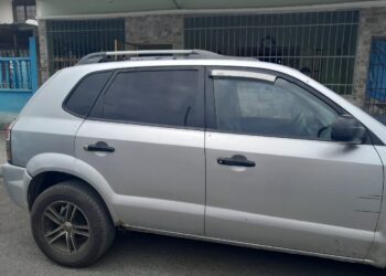 Sujetos en moto dispararon contra un domicilio y un carro