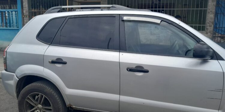 Sujetos en moto dispararon contra un domicilio y un carro