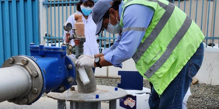 ARCA verificó cumplimiento de calidad del agua que se distribuye en Machala