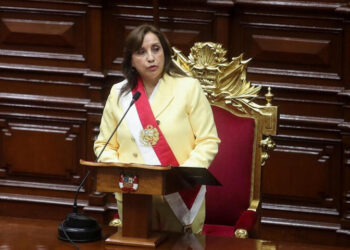 Dina Boluarte es la primera presidente mujer de Perú