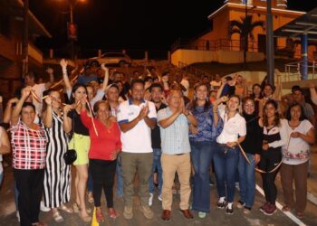 Prefectura inauguró asfalto en las calles de la Parroquia La Avanzada