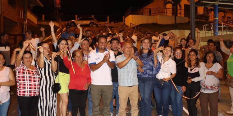 Prefectura inauguró asfalto en las calles de la Parroquia La Avanzada