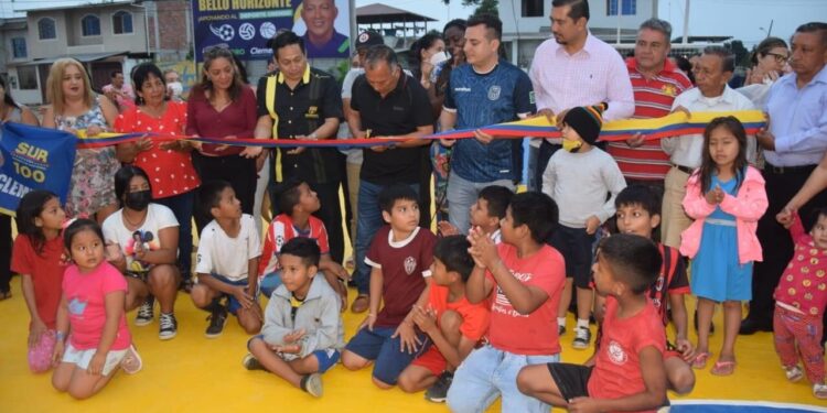 Prefectura inauguró nueva cancha en la Cdla. Bellos Horizontes