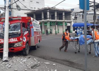 Ambulancia se accidentó cuando trasladaba un paciente al HTD