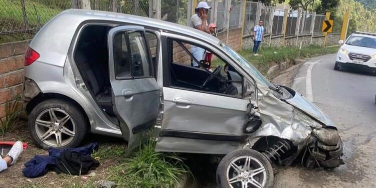 Varios jóvenes resultaron heridos en un accidente de tránsito