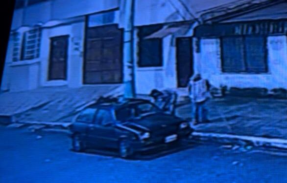 Delincuentes roban un vehículo por las Palmeras