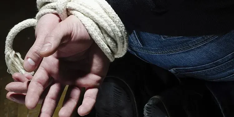 Le robaron para desmantelar su vehículo