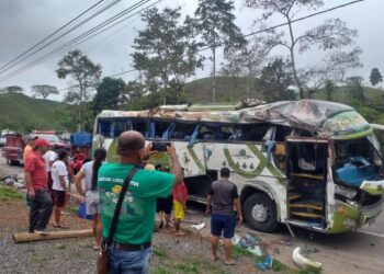 Fallecidos y heridos en un accidente de un bus