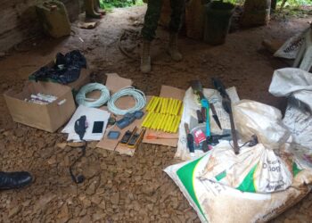 Se encontró material explosivo y armas de fuego en una vivienda