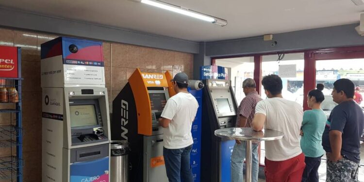 Horario de los bancos en Ecuador para el fin de semana de Navidad