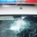Alrededor de 30 hombres armados atacaron a un patrullero de la policía