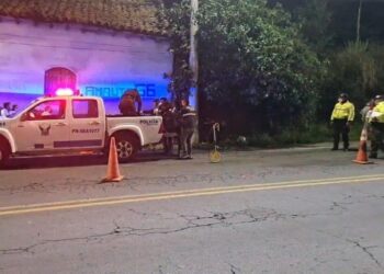 Un fallecido y un herido tras chocar moto contra un poste