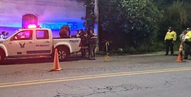 Un fallecido y un herido tras chocar moto contra un poste