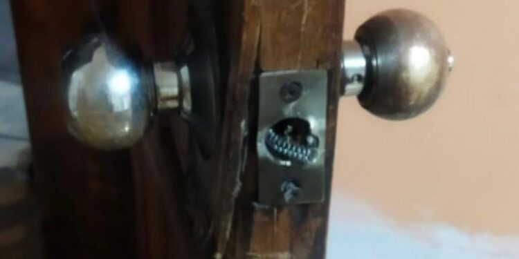 Delincuentes armados roban 30 mil dólares a una pareja de adultos mayores en su vivienda