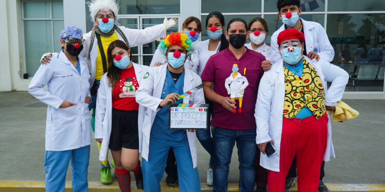 Pacientes y personal del Centro de Salud Velasco Ibarra recibieron agasajo navideño