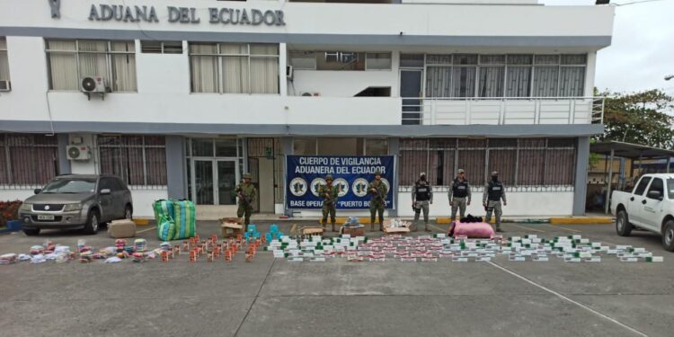 Mercadería de contrabando valorada en 5.000 dólares era transportada en un bus