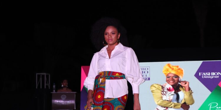 Al puro estilo de la Mujer Afro PROMODEL se tomó la pasarela de El Oro.