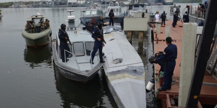 Encontraron una embarcación sumergible con droga