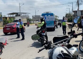 Dos motociclistas y una niña resultaron heridos en accidente de tránsito