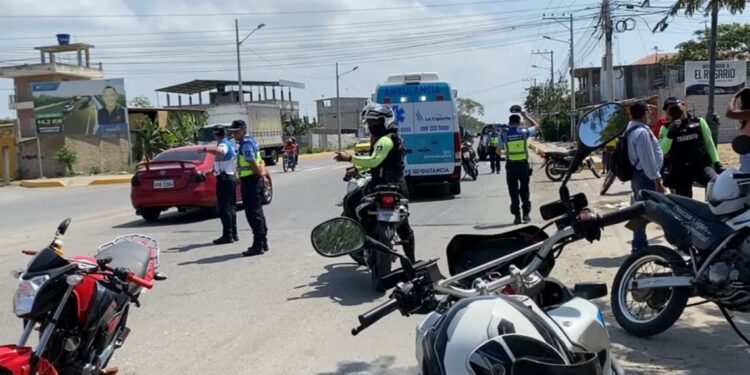 Dos motociclistas y una niña resultaron heridos en accidente de tránsito