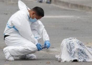 La cabeza de una mujer fue encontrada envuelta en una camisa roja