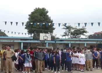 (Video) Autoridades realizaron la colocación de la primera piedra para la construcción de una cubierta en el colegio Zoila Ugarte