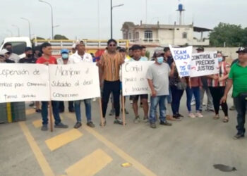 (Video) El sector camaronero realizó una protesta pacífica