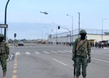 (Video) Al menos 1200 policías y militares realizaron un operativo al interior de la cárcel de Machala