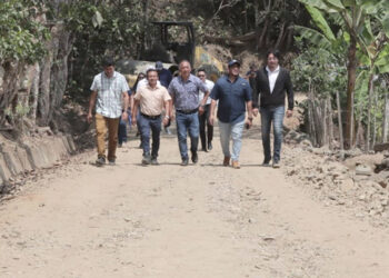 Prefectura abre vía que enlaza zonas productivas de Marcabelí