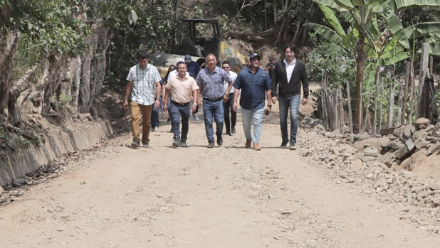 Prefectura abre vía que enlaza zonas productivas de Marcabelí