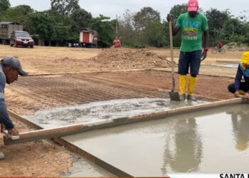 Minga se inició la construcción de cancha de uso múltiple en la Cdla. Jesús Coronel de Vite