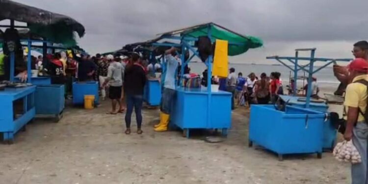 Lo mataron cuando limpiaba pescado