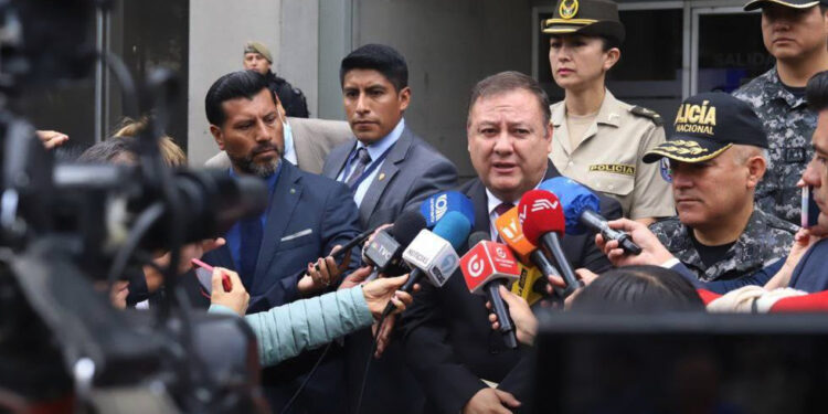 Gobierno entrega una lista con 28 nombres de candidatos que tendrían nexos con narcotráfico y minería ilegal