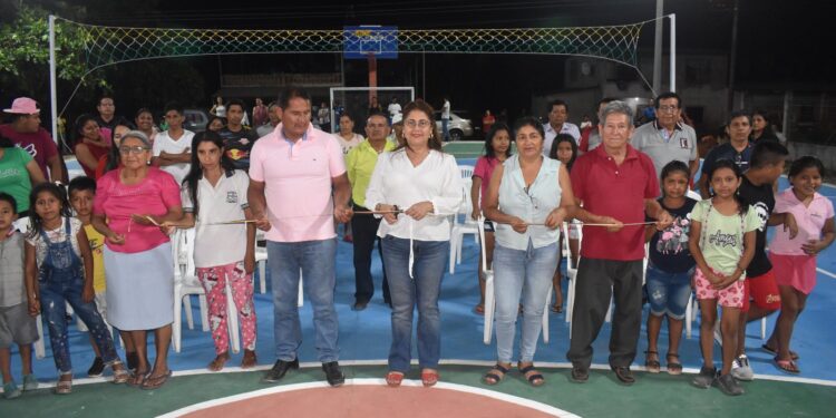 Alcaldía inauguró cancha de uso múltiple en el sitio La Raquel