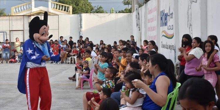Niños del Barrio 20 de Enero disfrutaron de Caravana Navideña