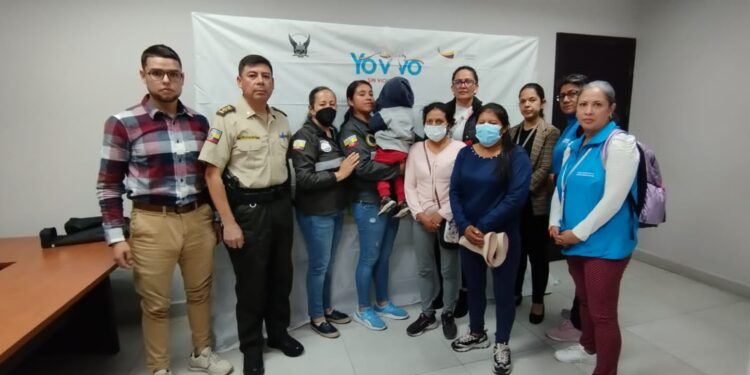 Infante rescatado por maltrato de su madre fue entregado a un familiar