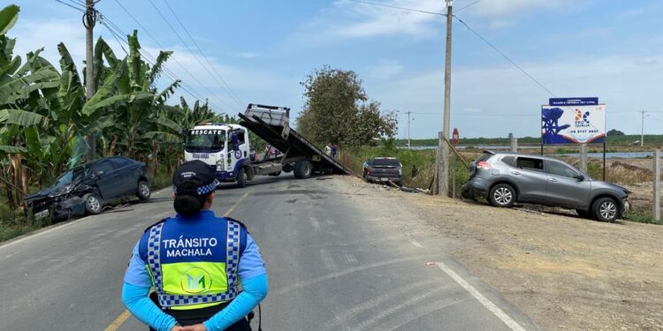 Cuatro personas resultaron heridas en accidente de tránsito