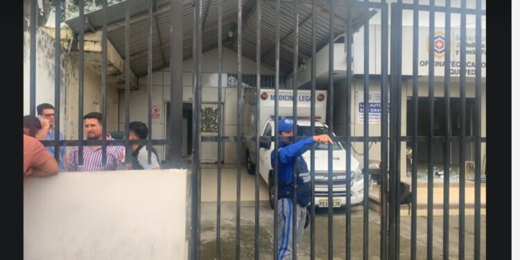 Asesinado cuando llegó a la morgue a identificar el cuerpo de su conviviente